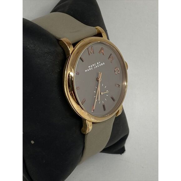 Marc Jacobs Baker MBM1266 Women Gray Leather Analog Gray Dial Quartz Watch JK895 - Picture 5 of 12